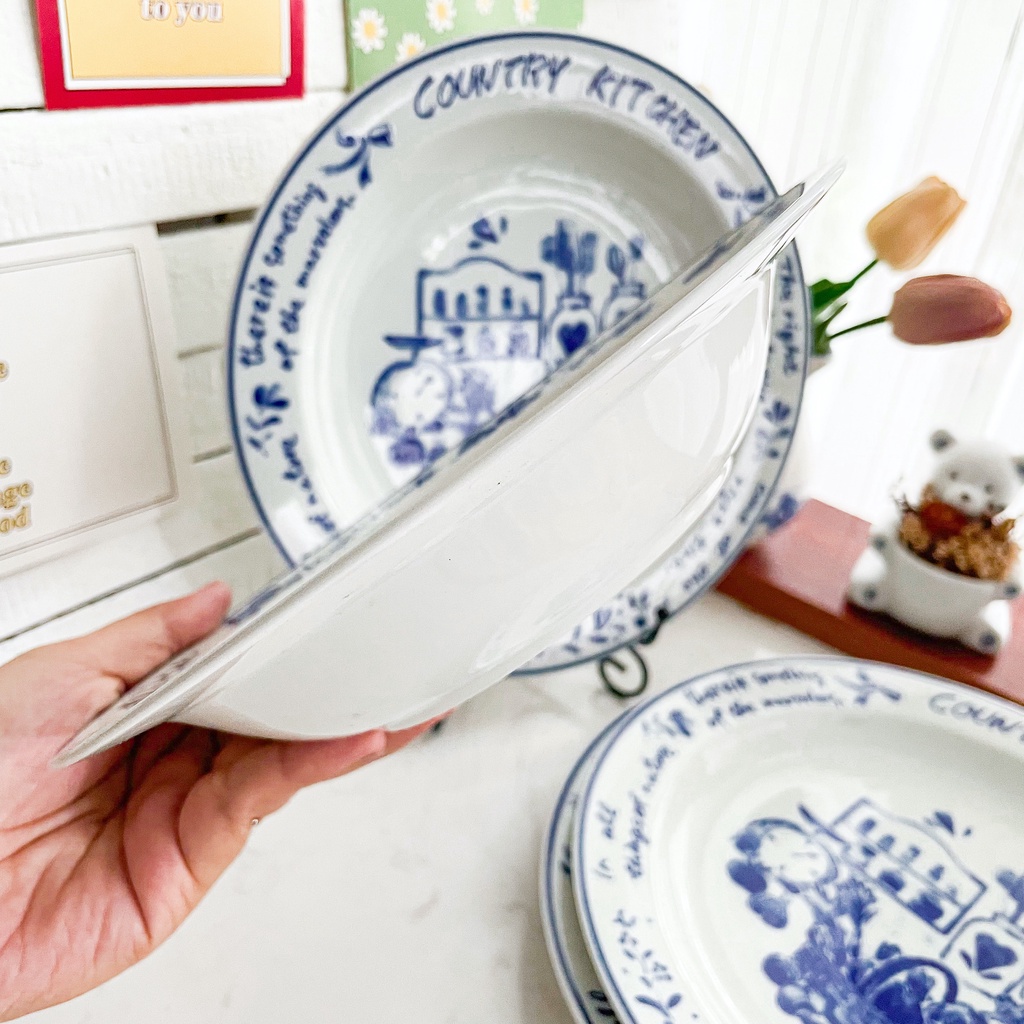 Dĩa tròn viền chữ, hình ảnh phong cách Âu