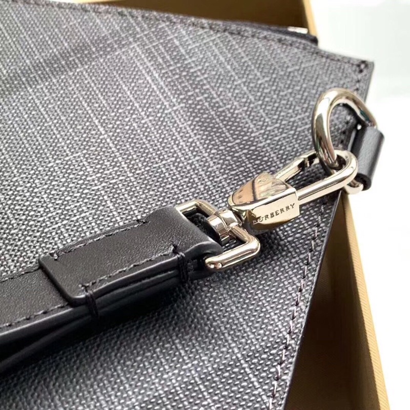 Clutch cầm tay cho nam thương hiệu Burberry da thật cao cấp hoạ tiết hình kị sĩ cưỡi ngựa