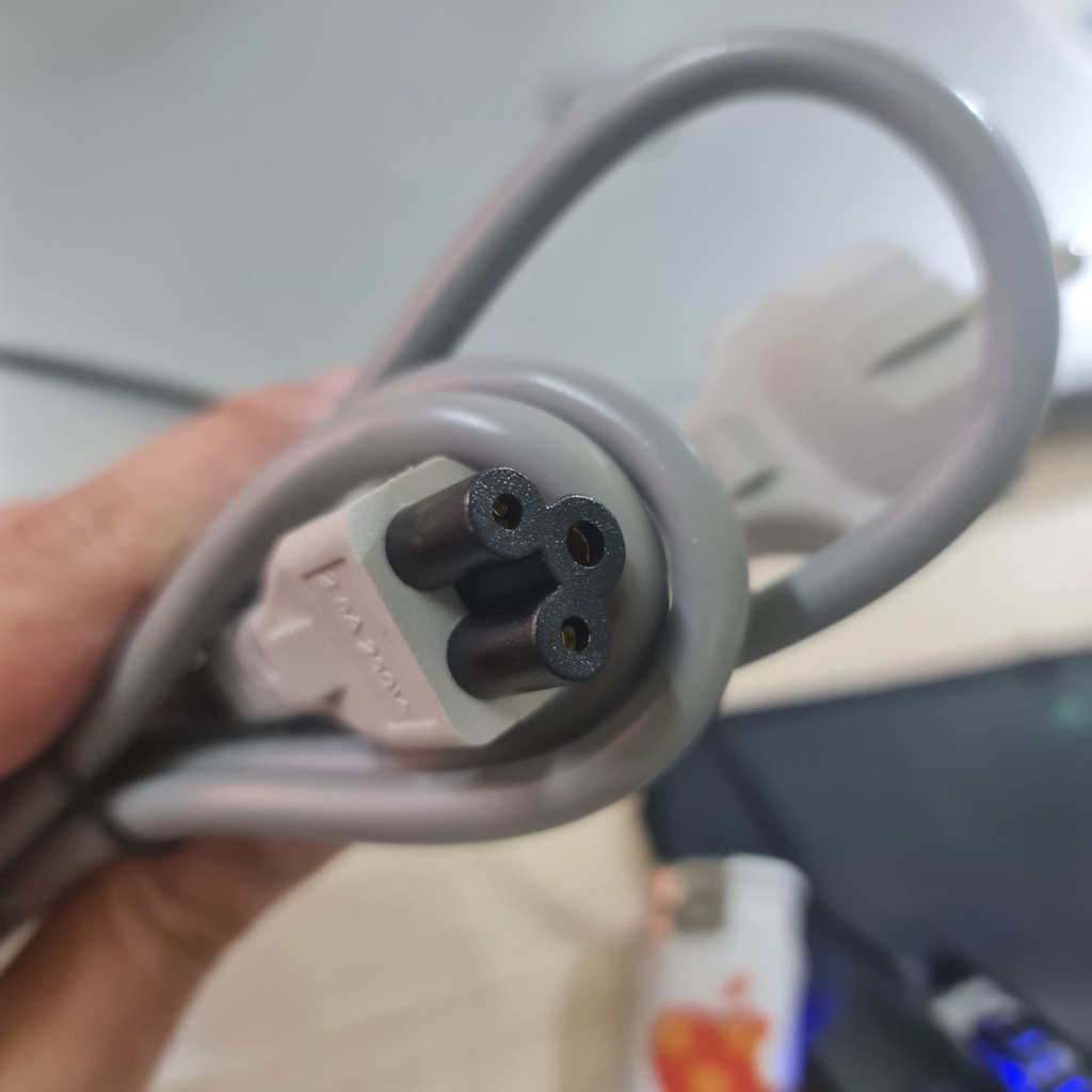 Dây nguồn sạc laptop, dây số 3 - Cáp nguồn kết nối điện 220v tới cục sạc laptop.