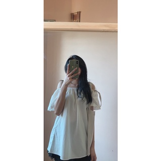 Áo hở vai bánh bèo
