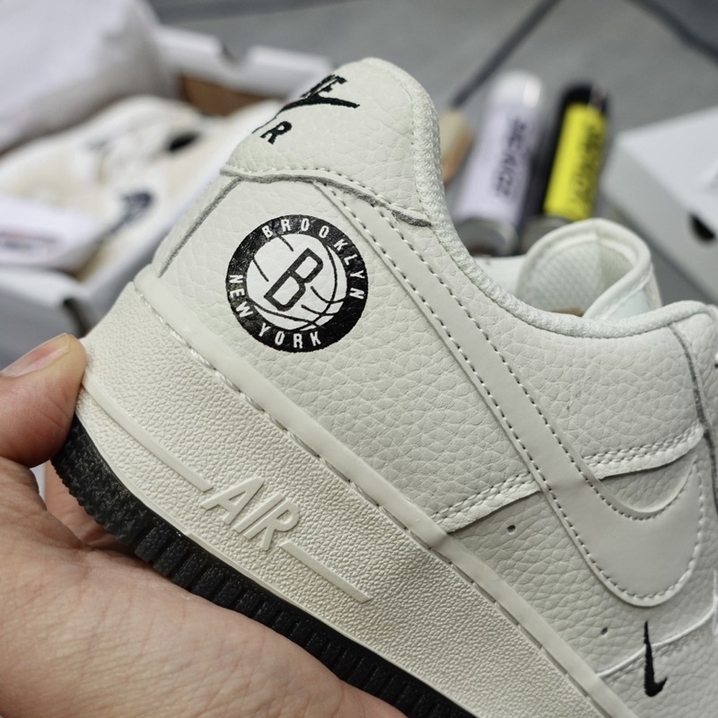 Giày thể thao AF1 âm dương, Giày Air force 1 Brooklyn Sail Black phản quang phối đồ nam nữ hot trend 2022 Full box bill