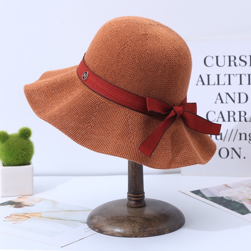 Nón thời trang vành lượn chữ M cho nữ