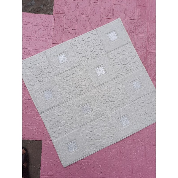 Xốp dán tường hoa văn 3D khổ lớn 70x70cm sẵn keo dày 4mm | BigBuy360 - bigbuy360.vn
