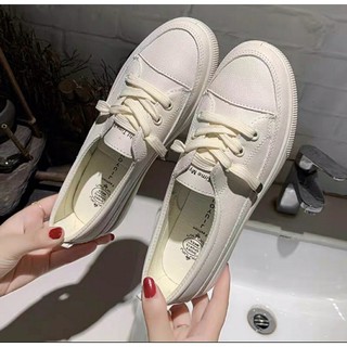 Giày sục bít mũi thể thao