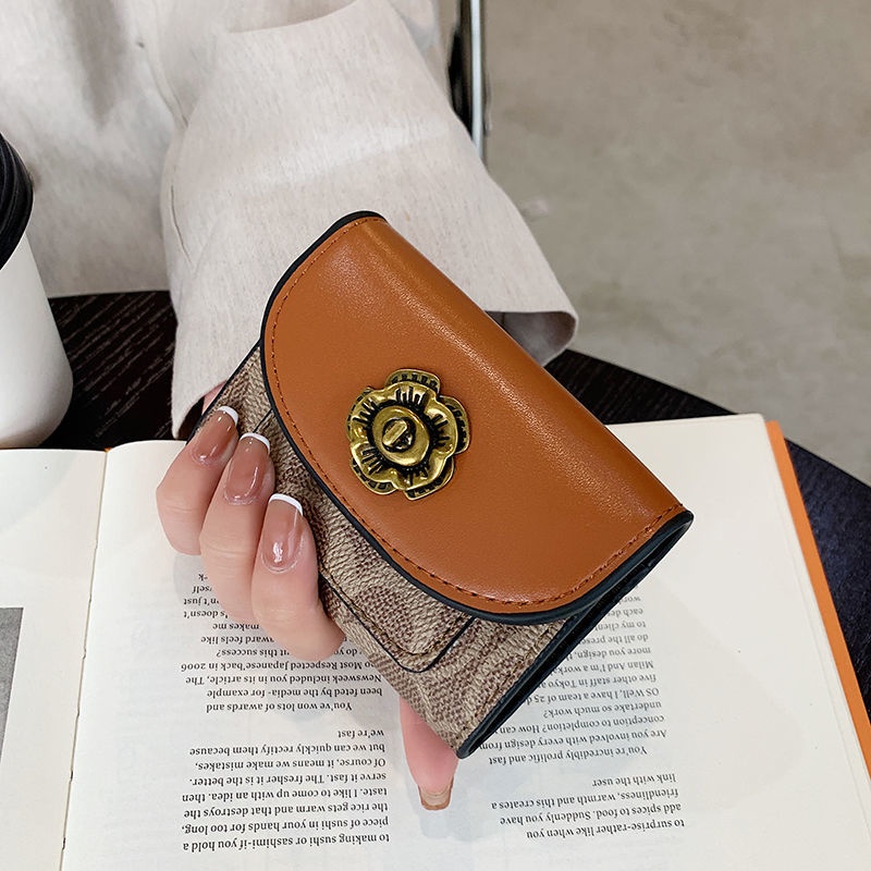 Ví Nữ Ngắn Đính Đinh Tán Thời Trang Retro