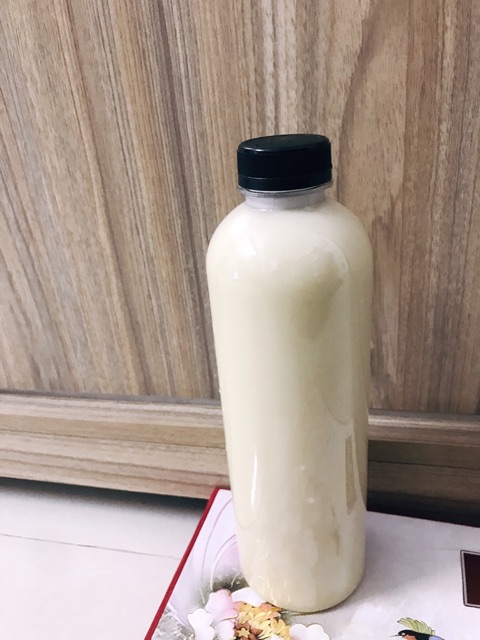 Chai nhựa pet 1000 ml (1lit) kèm nắp fi 28 dáng dài