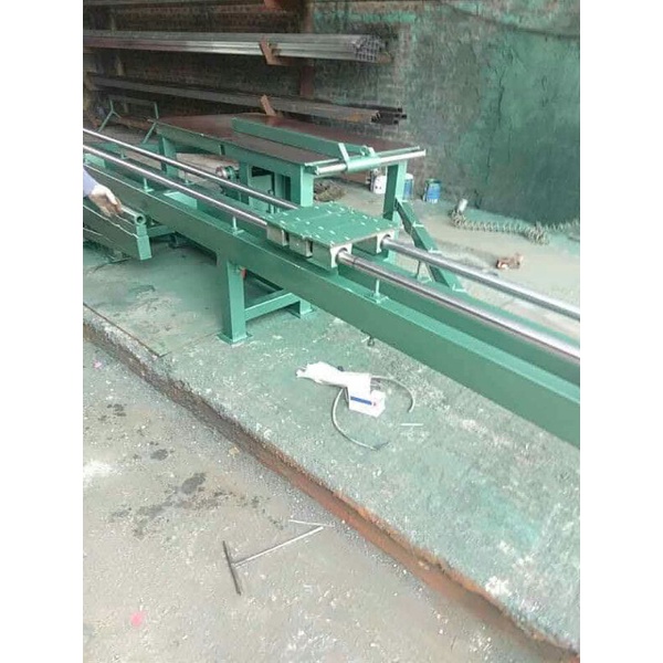 Máy cưa bàn trượt