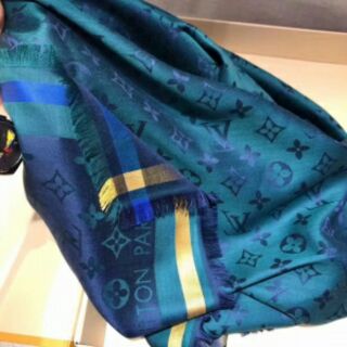 Khăn choàng cổ LV