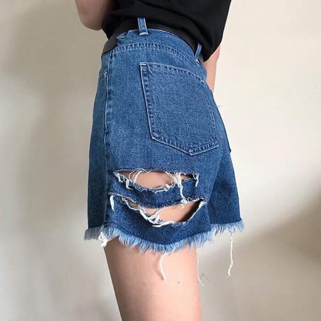 Short jean lai tua cut-out