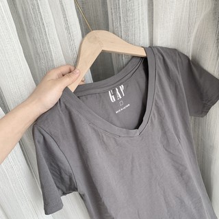 áo phông cổ tim phom ôm