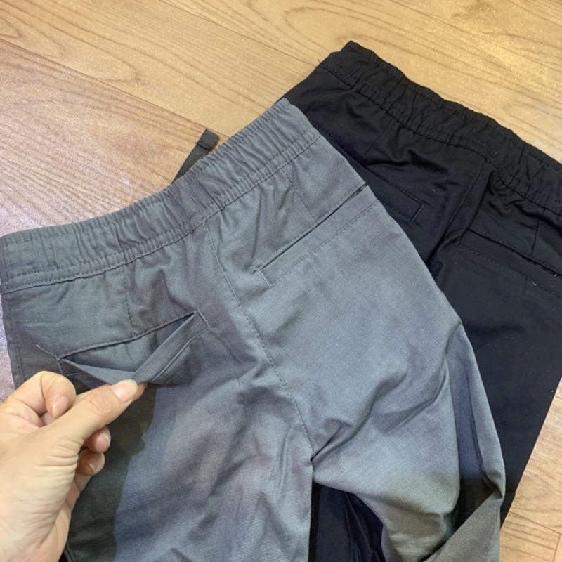 Quần jogger kaki bé trai nhí, trơn, hai màu