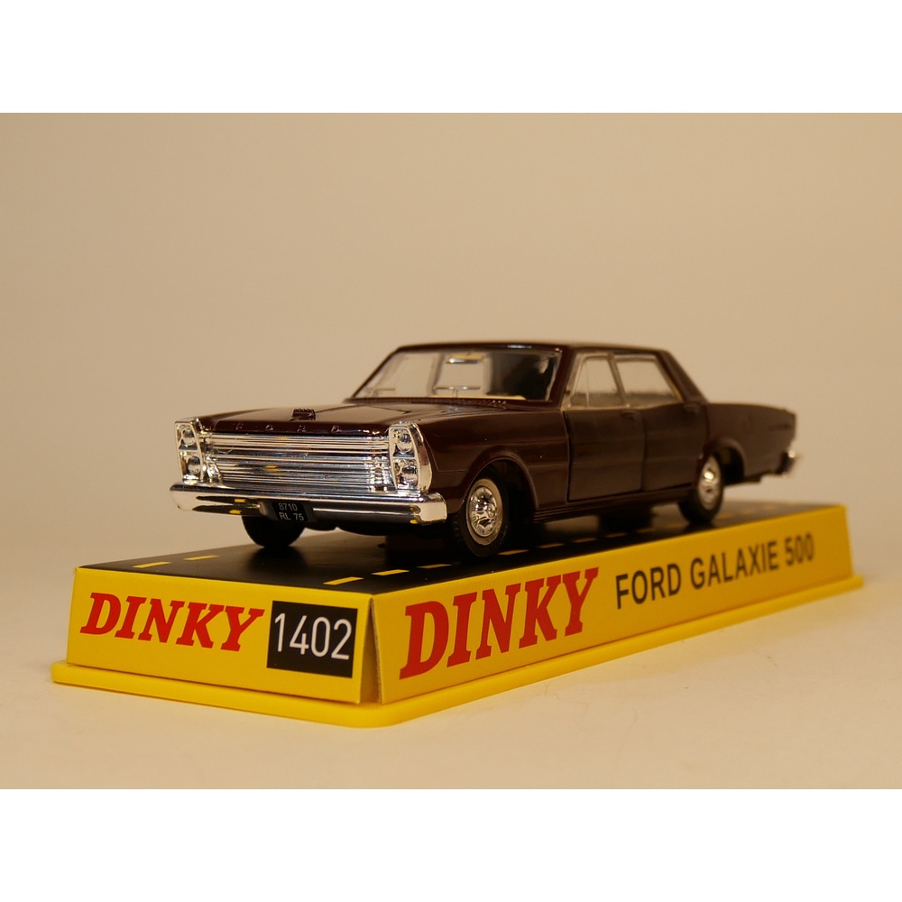 Dtf272-dinky toys-peugeot 404 t.o and skis-pair of gates black skis 536 