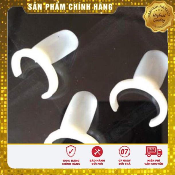 Móng đeo cổ sơn để nhìn màu sơn