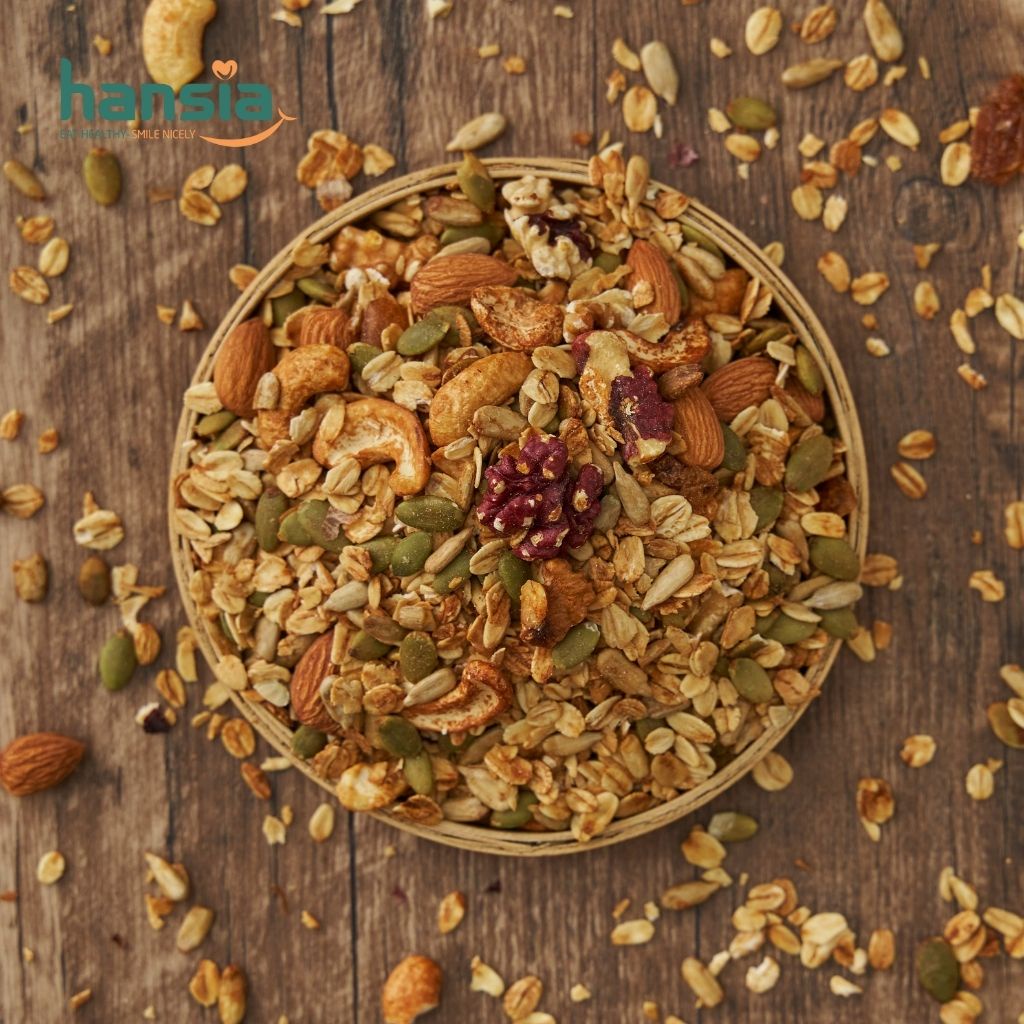 Ngũ Cốc Ăn Sáng Granola Organic HANSIA Gồm Nhiều Loại Hạt, Yến Mạch, Trái Cây Khô Giàu Năng Lượng Tiện Lợi Túi 250g-500g