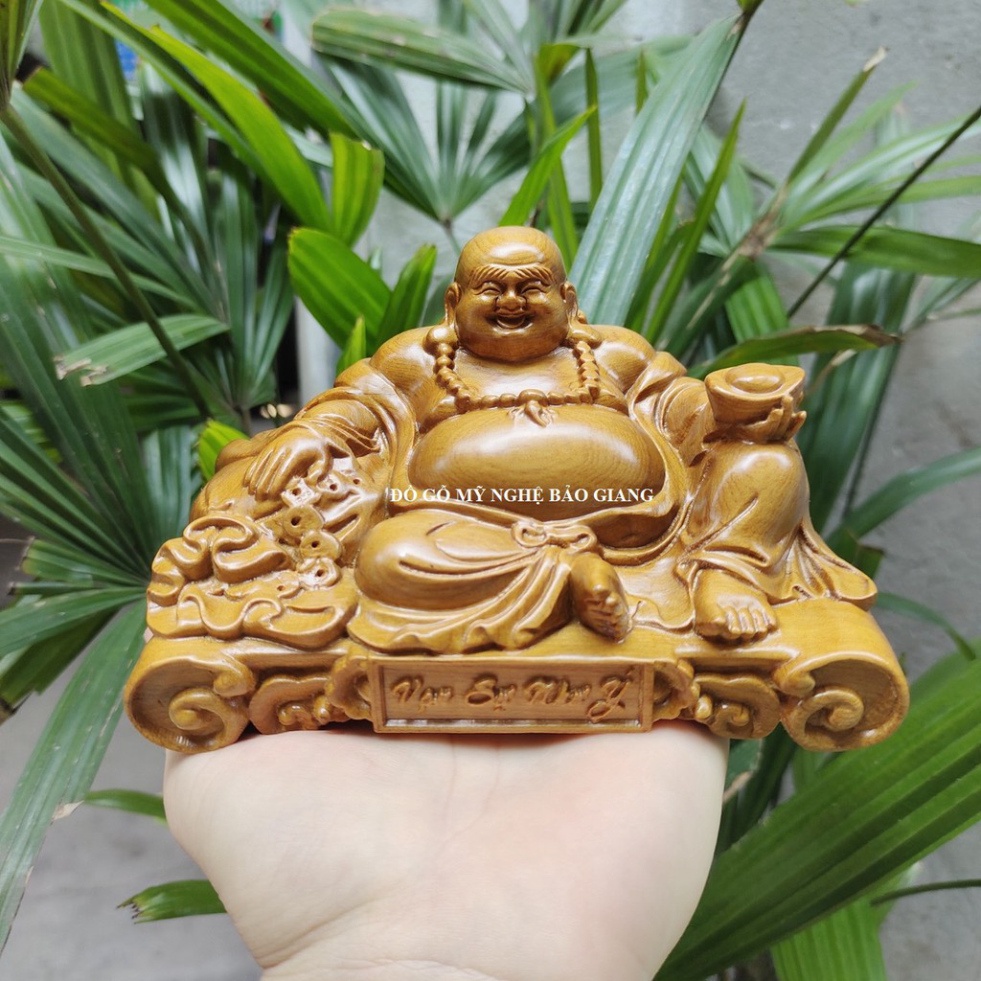 Tượng phật di lặc bằng gỗ để xe ô tô