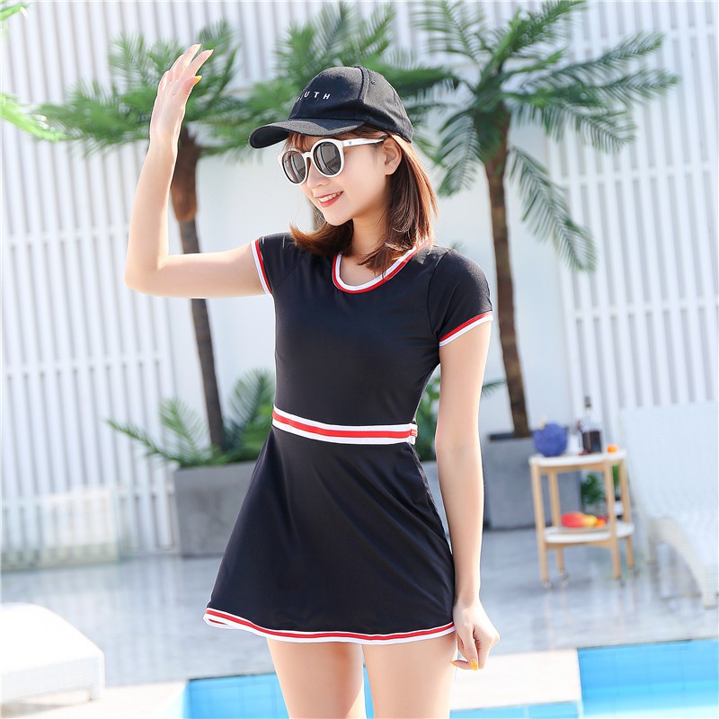 Bộ Bơi Liền Thân Bikini Nữ Che Khuyết Điểm Dáng Váy Xòe Màu Đen Kẻ Đỏ | BigBuy360 - bigbuy360.vn