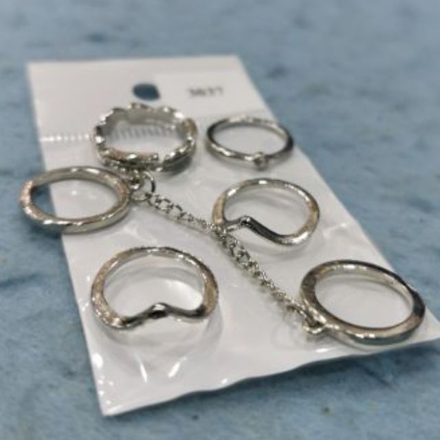 Set nhẫn màu bạc tạo kiểu gồm 6 chiếc M