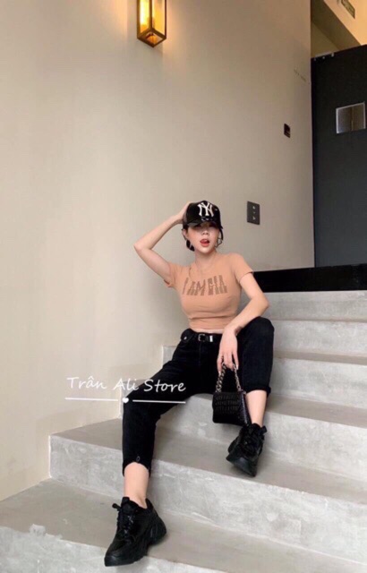 Áo croptop cổ lọ in chứ vải siêu đẹp - 25 store