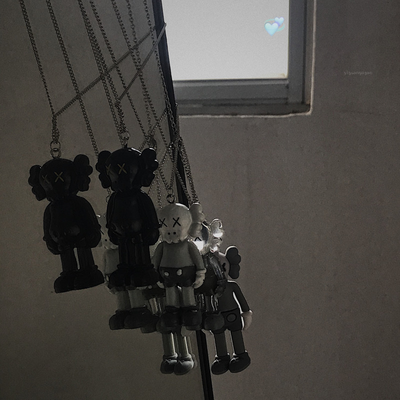Dây Chuyền Mặt Hình Kaws Phong Cách Đường Phố Cá Tính