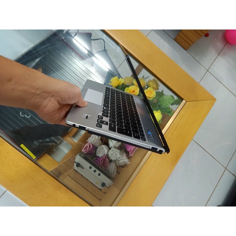 Laptop Nhật Bản Fujitsu S935 Core i5-5300U, 4G, 128gb SSD, Màn Full HD vỏ nhôm sang trọng bền bỉ