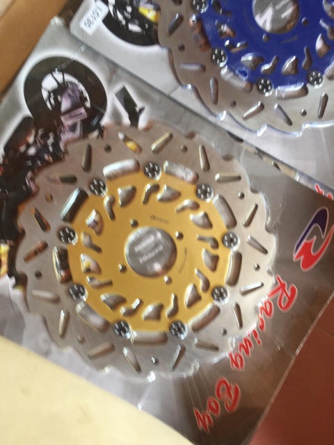 Đĩa phanh độ to cho xe máy YAMHA va Honda kèm ốc và tai bắt đẩy đủ