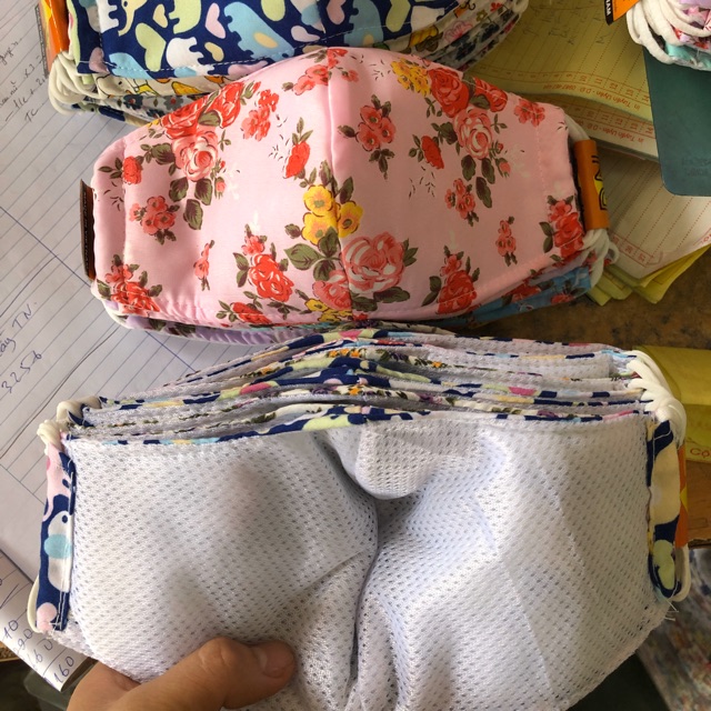 Combo 10 khẩu trang vải 3 lớp hoạ tiết hoa nhí | BigBuy360 - bigbuy360.vn