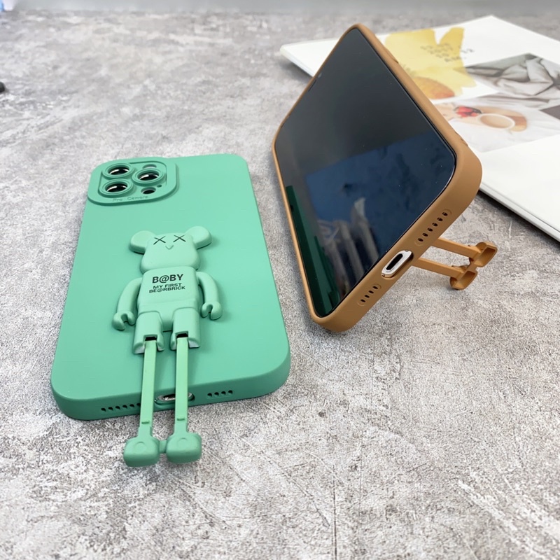 Ốp Iphone dẻo màu gấu Bearbrick kèm giá đỡ 6/6s/Plus/7/8/SE/Plus/X/Xs/Xr/Xs Max/11/Pro/Pro Max/12/Pro/Pro Max/13/Pro/Max
