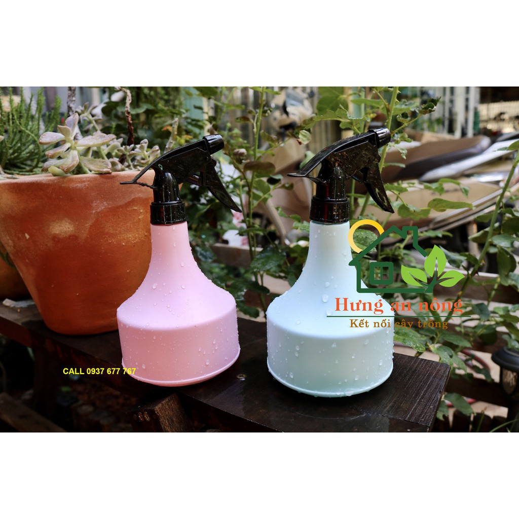 Bình nhựa phun xịt tưới cây cầm tay 600ml