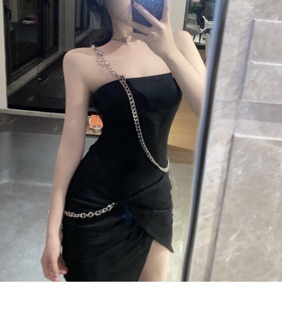 Váy body dây xích