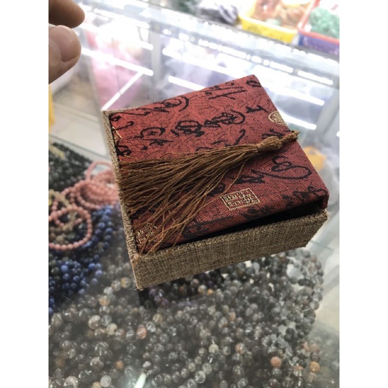 Hộp Gấm Thư Pháp 10x10cm đựng vòng tay