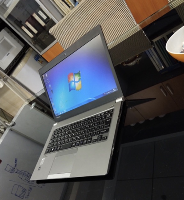 Laptop Toshiba Portege Z30 Core i5-4300U, 4gb Ram, 128gb SSD, 13.3inch HD, vỏ nhôm siêu mỏng nhẹ