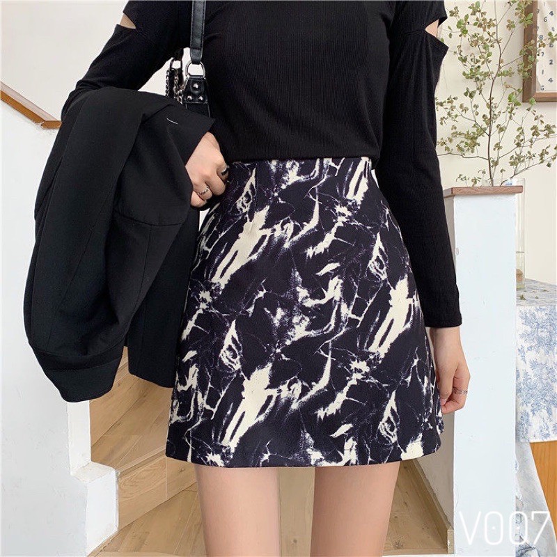 Chân váy đen loang trắng có lót quần