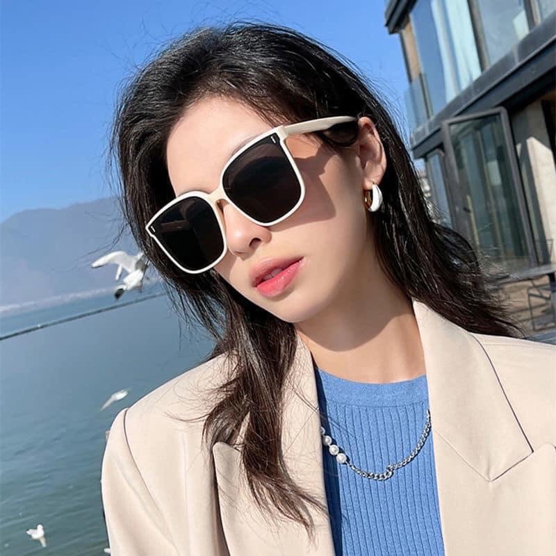 Kính Râm Thời Trang Gọng Kính Mat Mèo to gọng đen kẻ dọc phong cách Hàn Quốc cho nam và nữ K22 hải hà shop