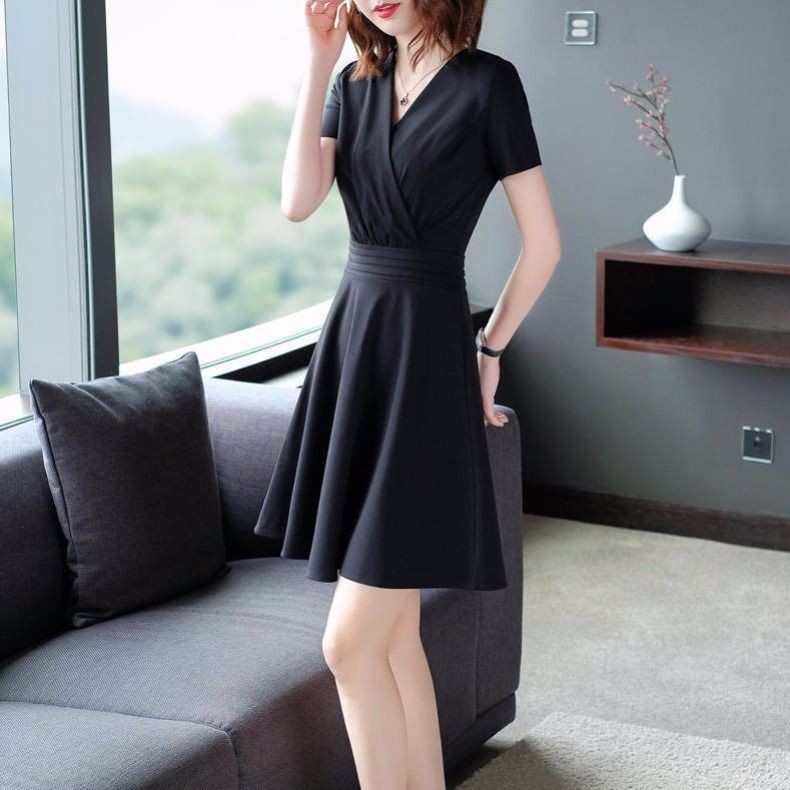 Váy Nhung Thời Trang Dáng Ôm Thanh Thoát Cho Nữ | BigBuy360 - bigbuy360.vn