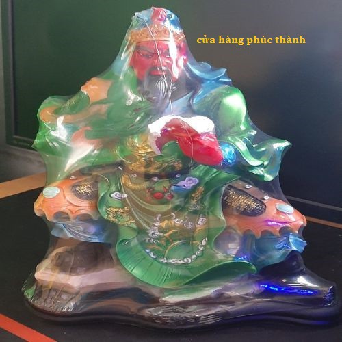 Quan công cầm sách màu