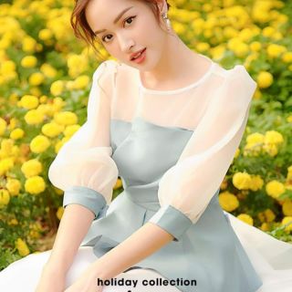 Váy phối ren