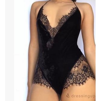 Đầm ngủ ren hoa cổ chữ V khoét sâu quyến rũ