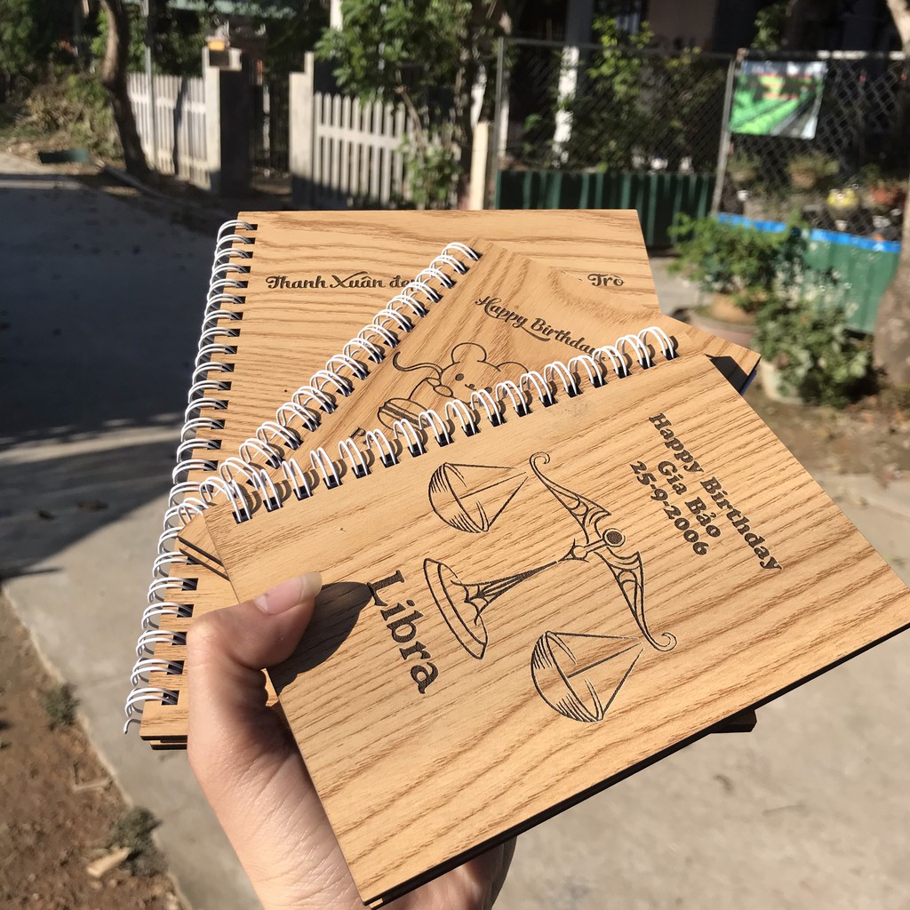 SỔ TAY HỌC SINH _ Notebook – Sổ gáy xoắn bìa gỗ khắc hình và chữ theo yêu cầu – Kích thước A5 (15x20cm)