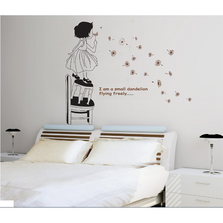 Decal trang trí tường Bé Gái đang cảm xúc cùng hoa Bồ Công Anh