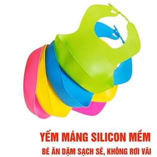 Yếm máng ăn dặm silicon giữ sạch sẽ cho bé