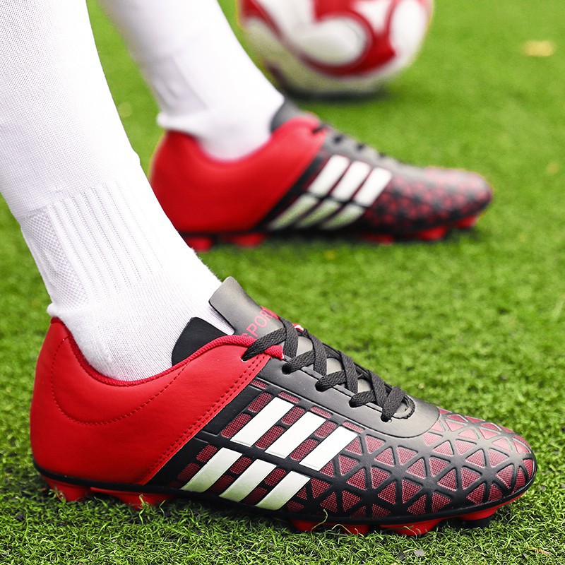 Giày đá bóng trên sân cỏ cho trẻ em và người lớn
