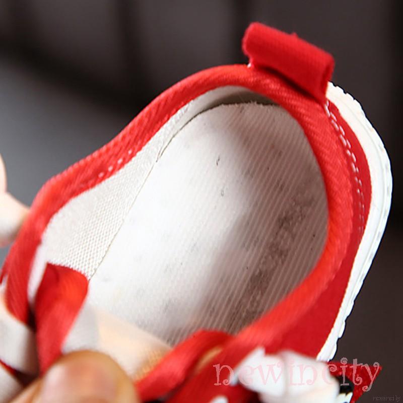 Giày thể thao đế mềm chống trượt in chữ phong cách Hàn Quốc cho trẻ em