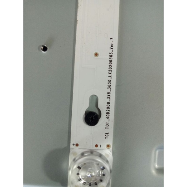Bộ Led TCL L40S62 củ do TiVi hư màn 3 thanh led sáng ok hết,8 bóng 1 thanh,mã Led xem trên hình.a,em cần thay khách..