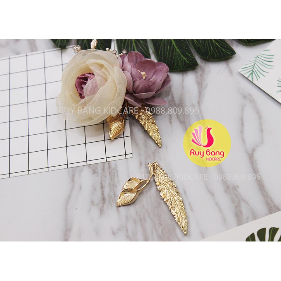 Cành lá kim loại, center đá đính hoa vải handmade
