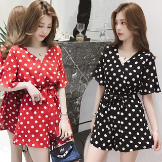 Đầm jumpsuit thắt eo giữa chấm bi cổ V tay lỡ thời trang phong cách