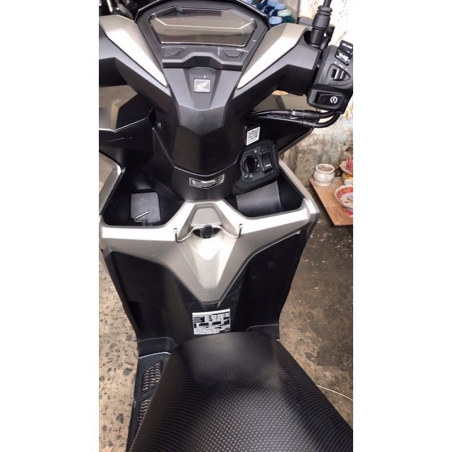 Móc treo đồ Vario 2018-2020 mẩu 2 sừng tiện ích - dochoixemay