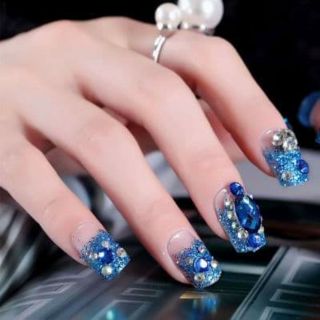 Móng tay giả gồm 24 móng kèm keo