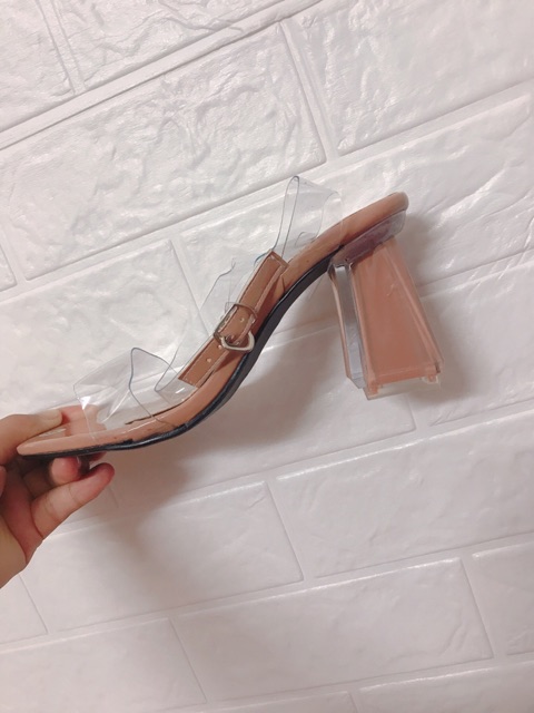 Giày cao gót quai trong