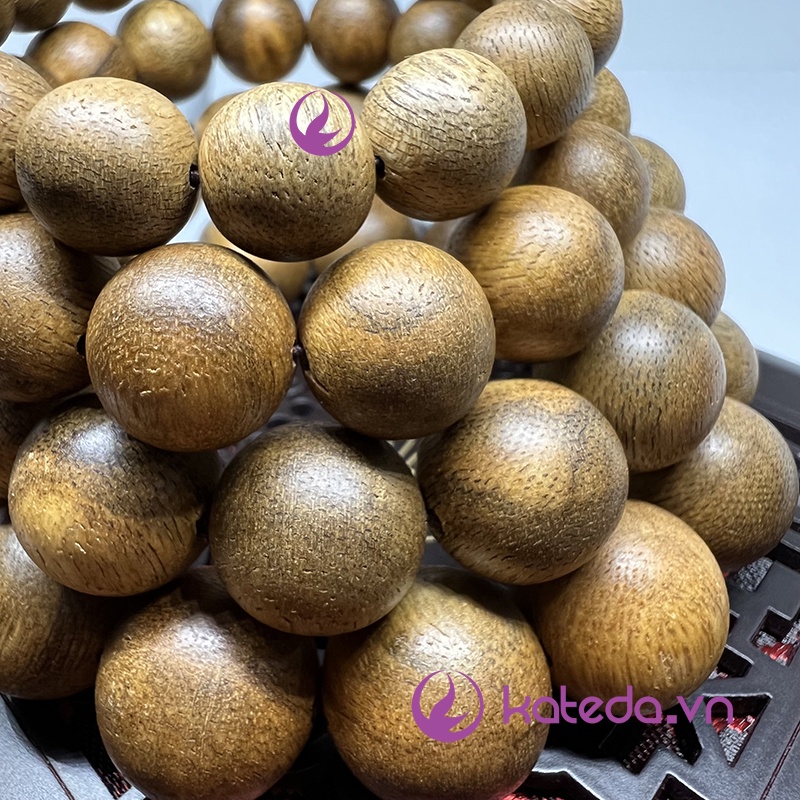 ( Hàng Vip + tặng hộp gấm + 5 nụ nhang ) Vòng tay Gỗ Trầm Hương  Tích 15 năm tuổi ( Hàng mộc , thơm sống ,  vân đẹp )