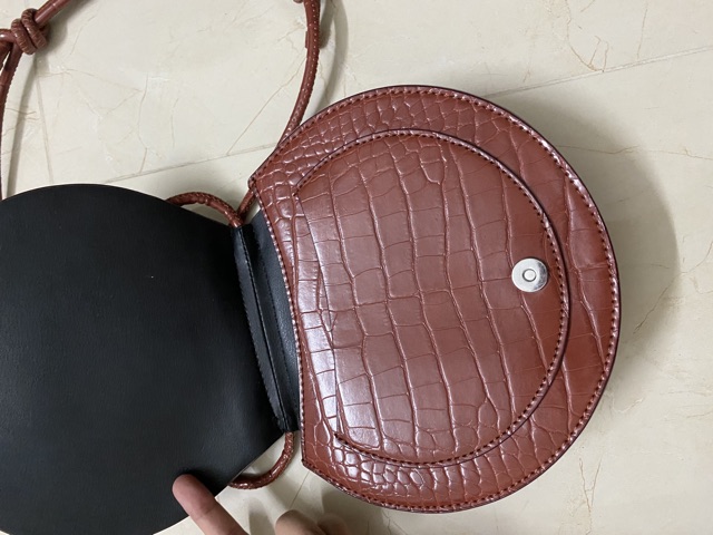 Pass túi Charles & Keith